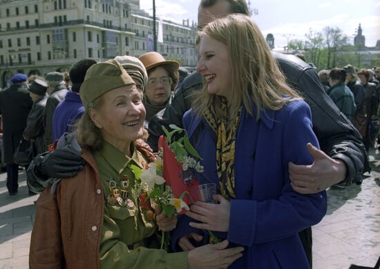 Congratulating veterans on Victory Day