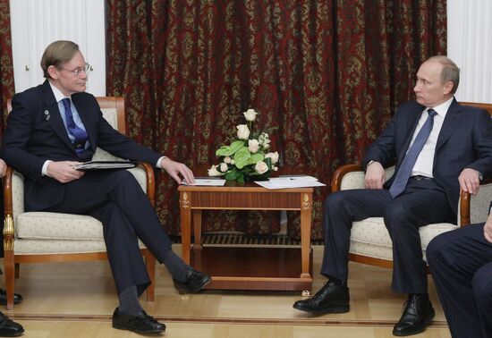 Vladimir Putin meets with Robert Zoellick