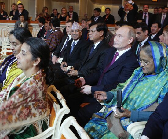 Vladimir Putin present at concert dedicated to Tiger Forum