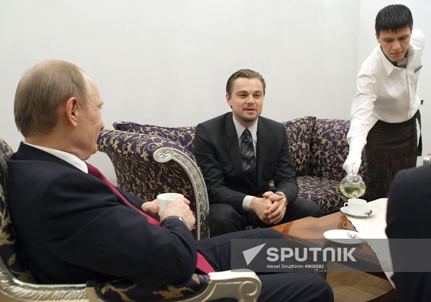 Vladimir Putin meets with Leonardo DiCaprio in St.Petersburg