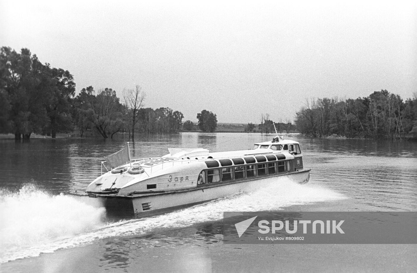A Zarya motor ship