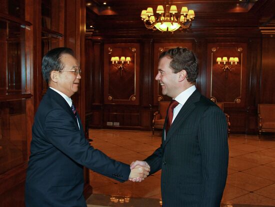 Dmitry Medvedev and Wen Jiabao