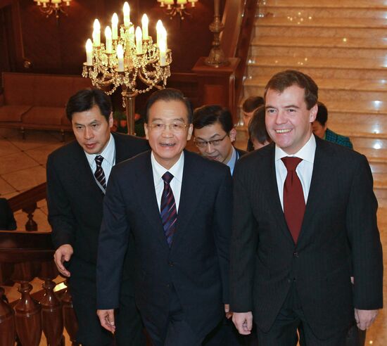Dmitry Medvedev and Wen Jiabao