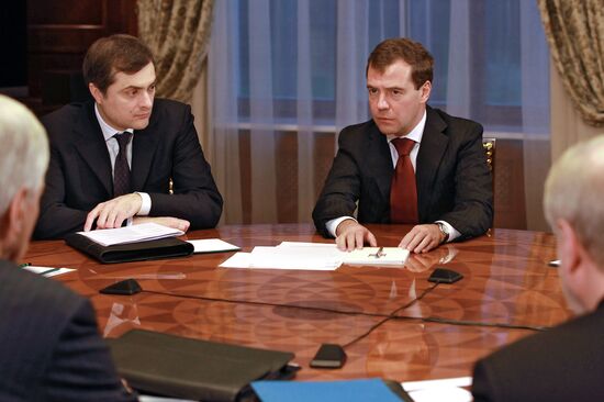 Dmitry Medvedev meets with Russian parliament parties chiefs