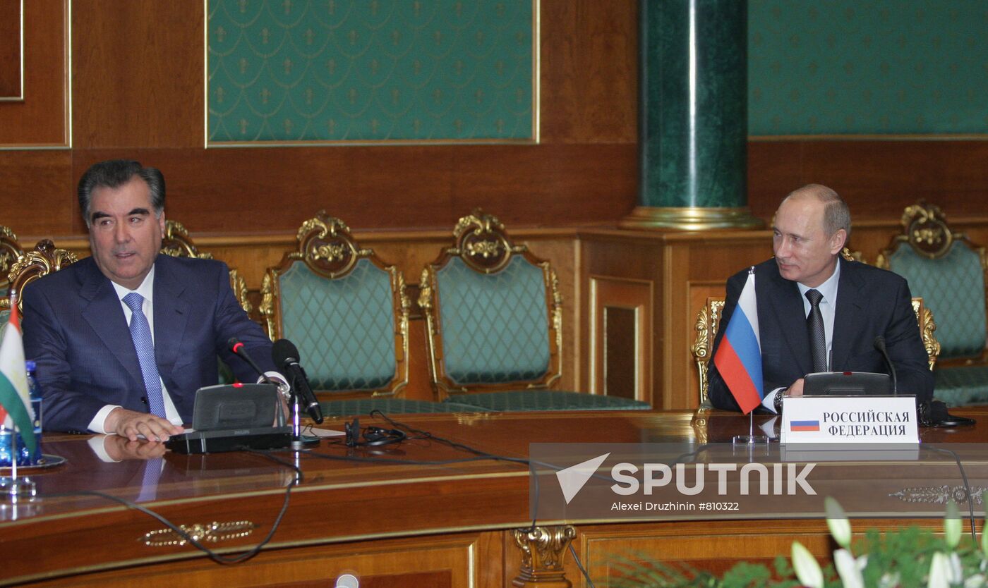 Vladimir Putin meets with Enomali Rahmon