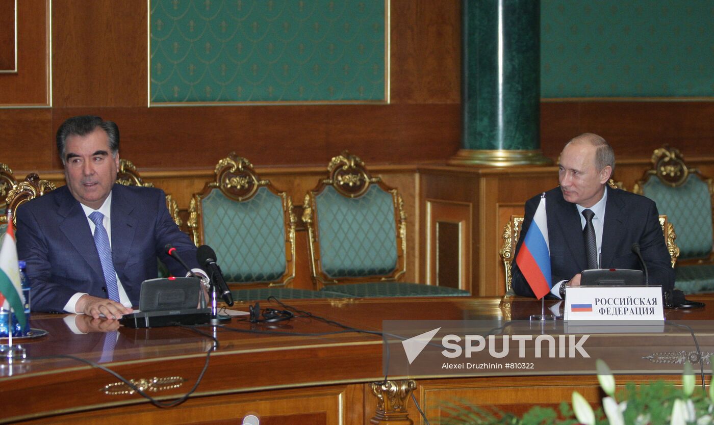 Vladimir Putin meets with Enomali Rahmon