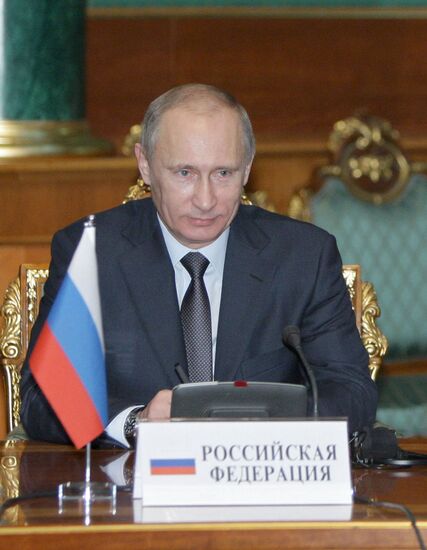 Vladimir Putin meets with Enomali Rahmon