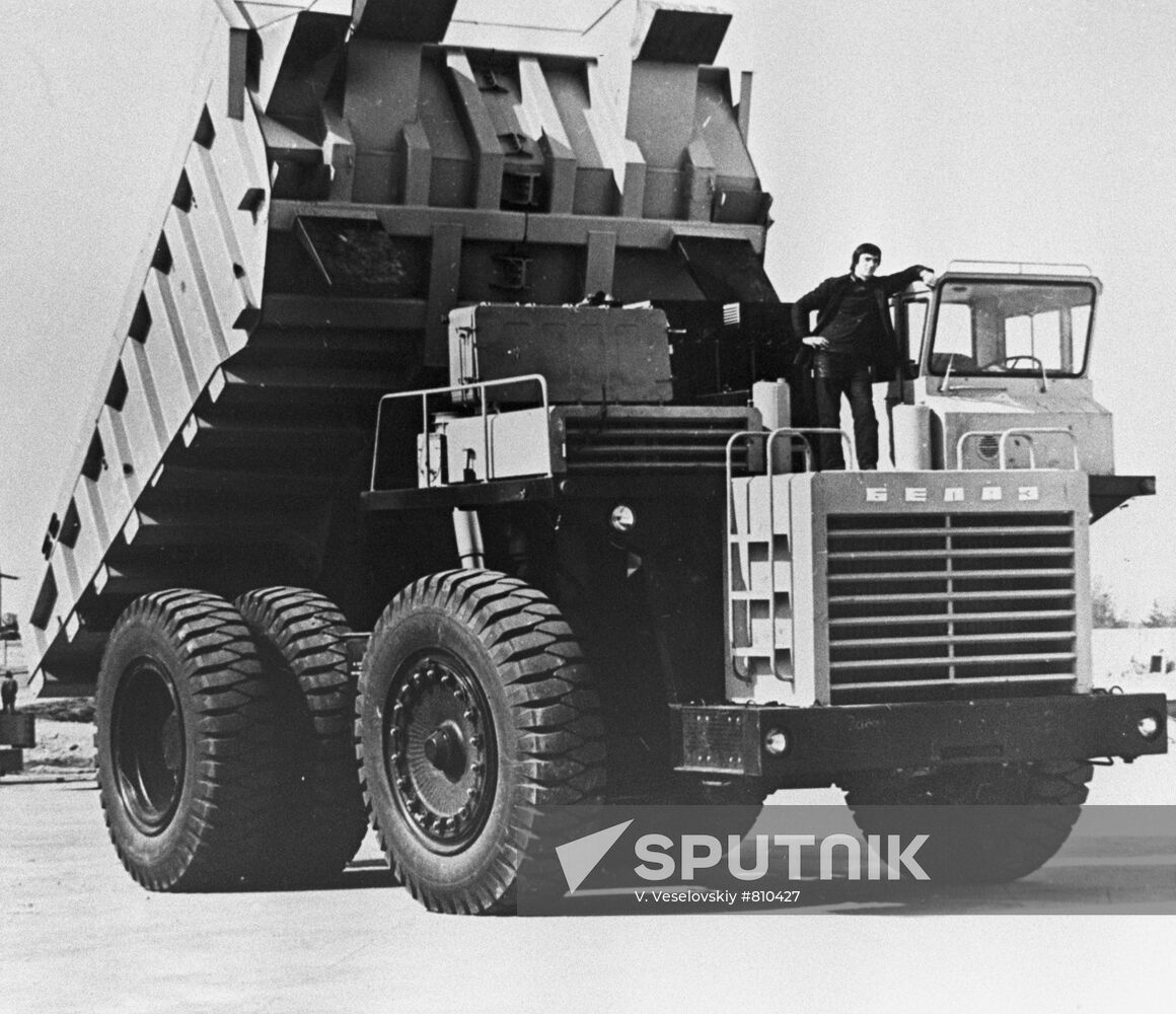 Dump truck "BelaAZ-549"