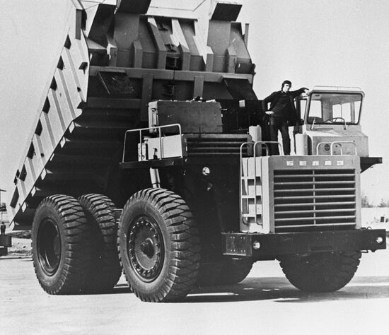 Dump truck "BelaAZ-549"