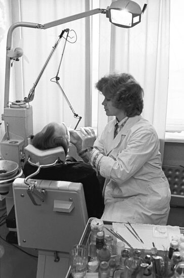 Dentist Aina Duduma
