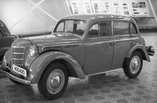 ‘Moskvich-400’ car