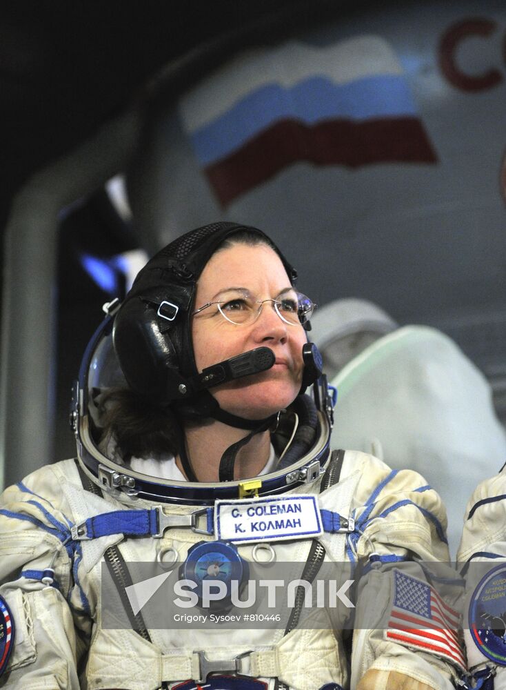 Crews of ISS Expeditions 26 and 27 in training