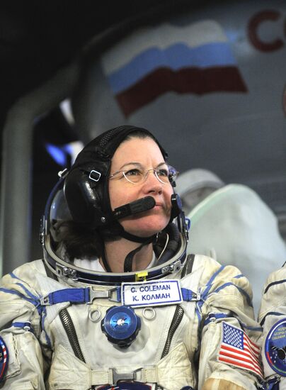 Crews of ISS Expeditions 26 and 27 in training