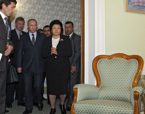 Vladimir Putin meets with Roza Otunbayeva