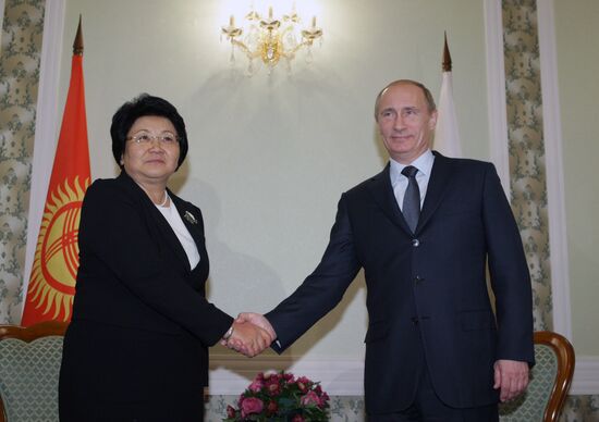 Vladimir Putin meets with Roza Otunbayeva