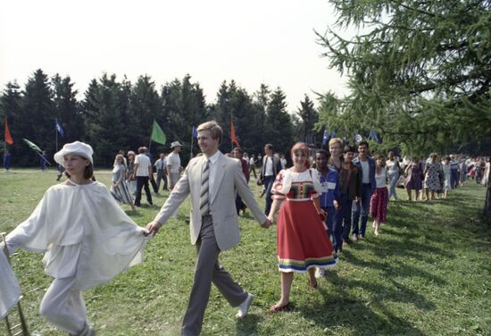 Friendship round dance