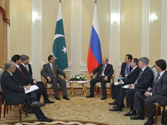 Vladimir Putin meets with Yousaf Raza Gillani