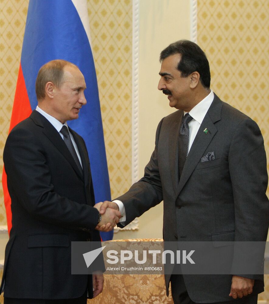 Vladimir Putin meets with Yousaf Raza Gillani
