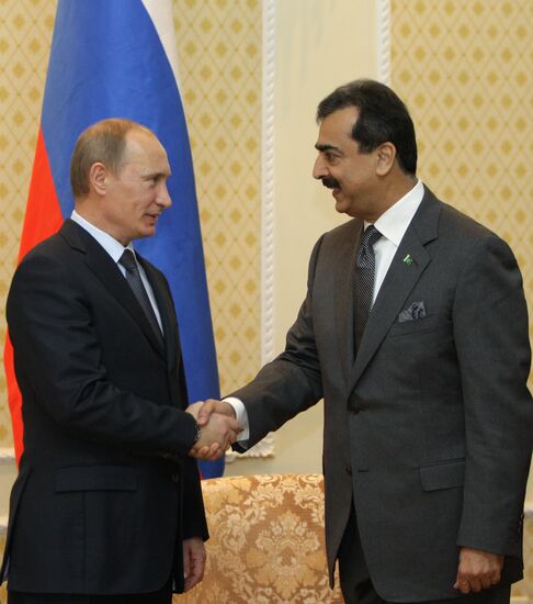 Vladimir Putin meets with Yousaf Raza Gillani