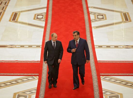 Vladimir Putin meets with Emomali Rakhmon