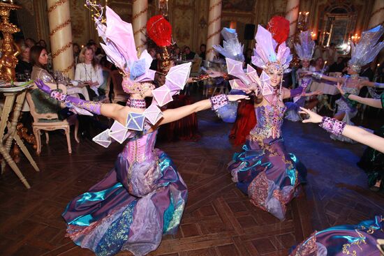 Moscow Variety Theater dancers performing at fashion show