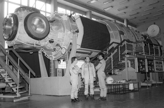 Cosmonauts Solovyov, Habib, and Savinykh
