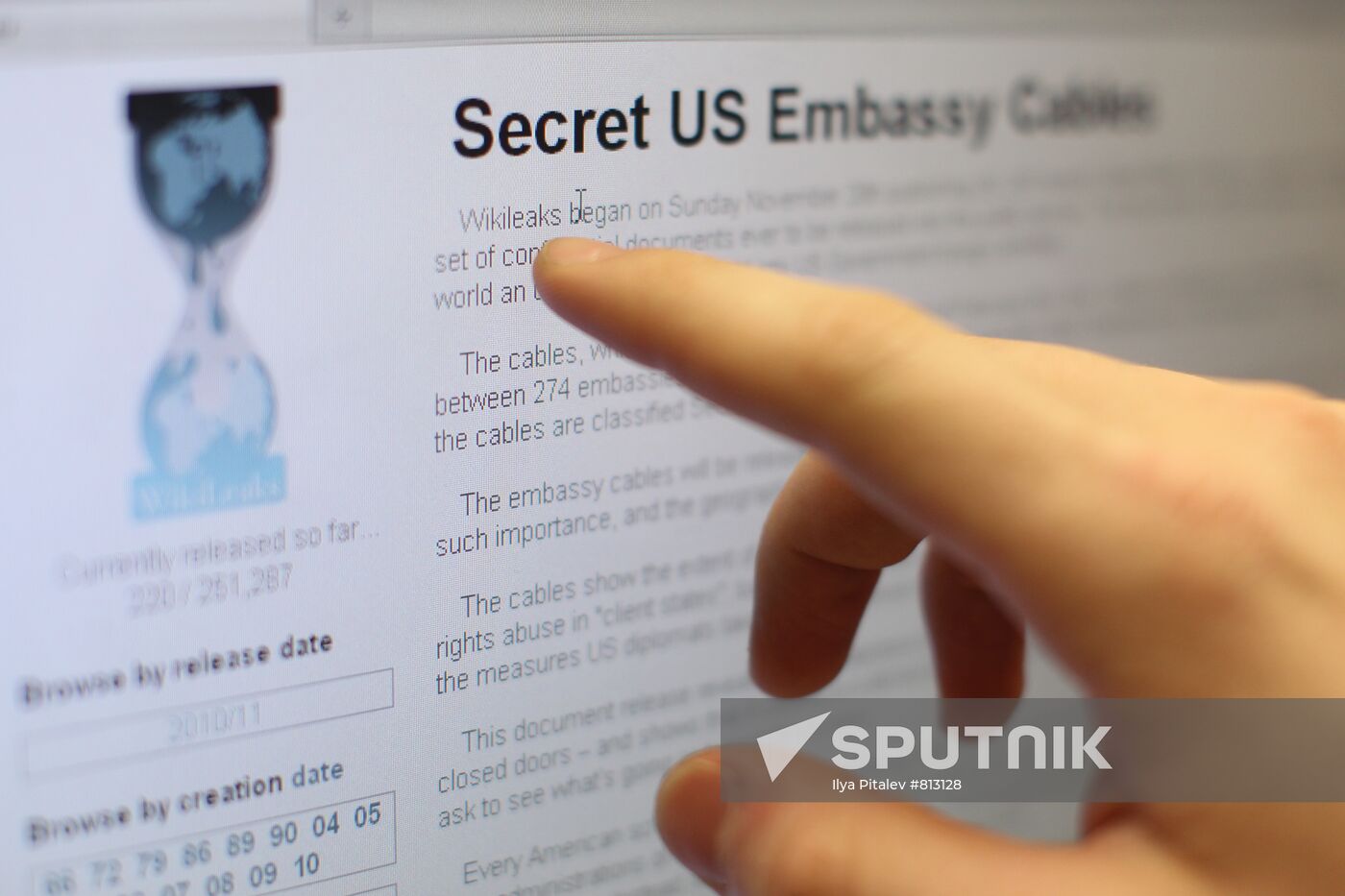 Internet users read WikiLeaks