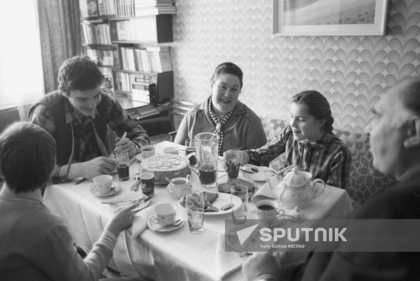 Arvydas Sabonis with his family