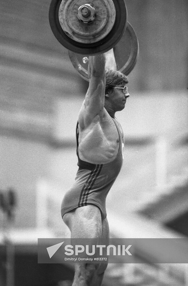 Weight lifter Vladimir Skholyakho