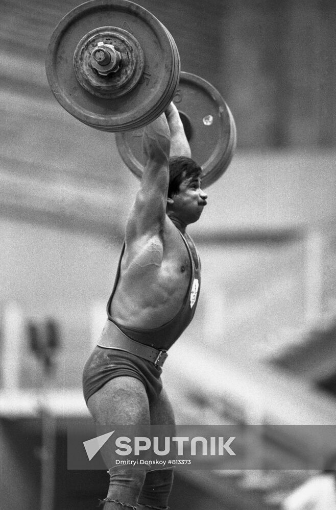 Weight lifter Maxim Abdulmejidov