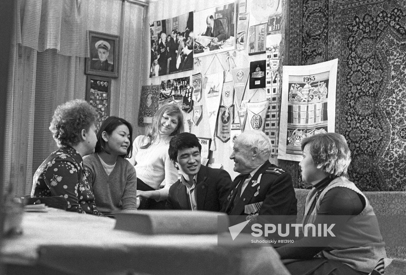 Carl Gustavovich Ryanni with Soviet and Mongolian students
