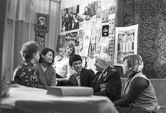 Carl Gustavovich Ryanni with Soviet and Mongolian students
