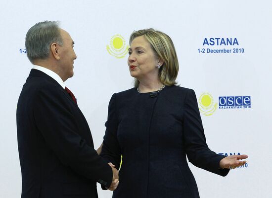 Nursultan Nazarbayev and Hillary Clinton
