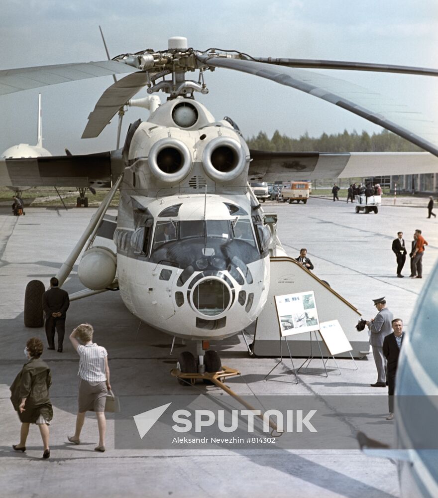 A Mil Mi-6 helicopter
