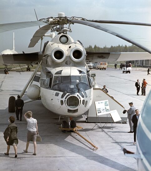 A Mil Mi-6 helicopter