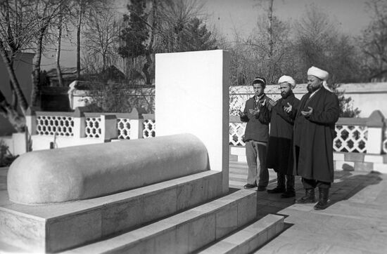 At Maulana Ya'qub Al Jarkhi Mausoleum
