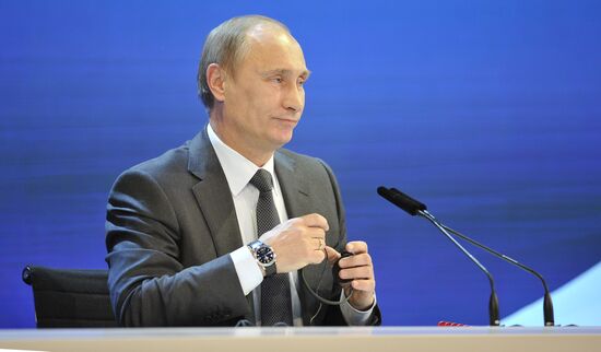Vladimir Putin gives news conference in Zurich