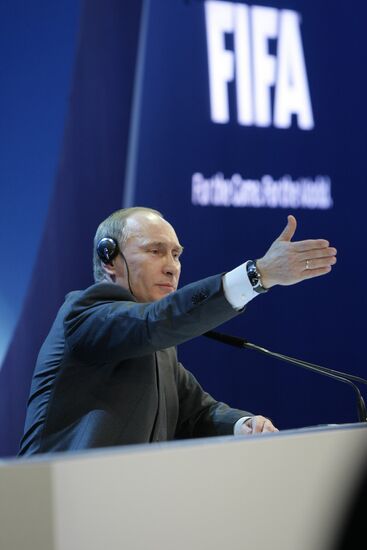 Vladimir Putin gives news conference in Zurich
