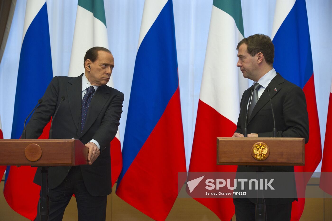 Medvedev, Berlusconi meet in Sochi