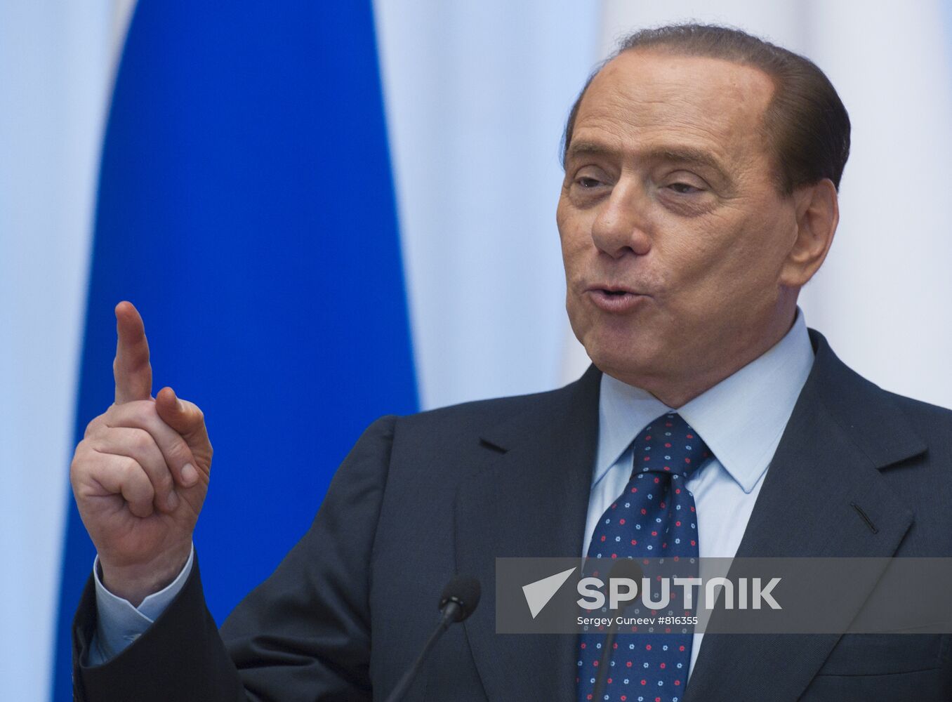 Medvedev, Berlusconi meet in Sochi