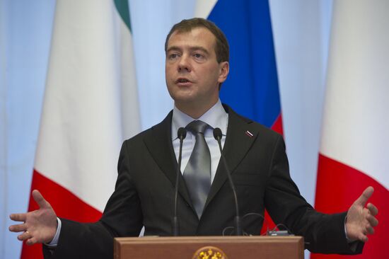 Medvedev, Berlusconi meet in Sochi