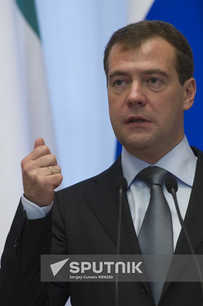 Medvedev, Berlusconi meet in Sochi