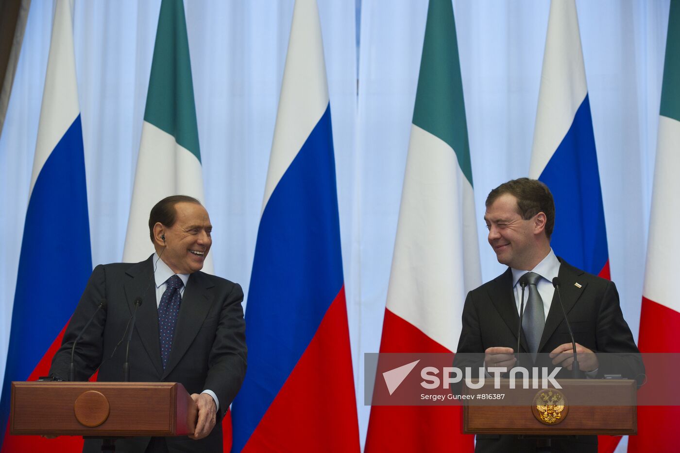 Medvedev, Berlusconi meet in Sochi