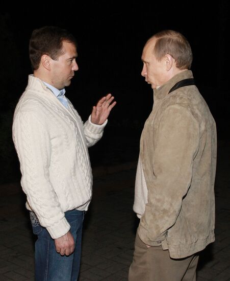 Dmitry Medvedev and Vladimir Putin hold informal meeting