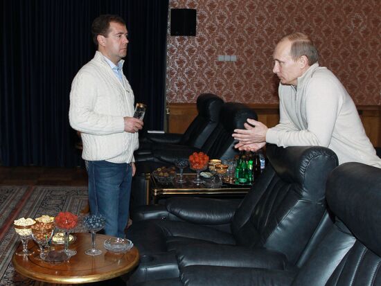 Dmitry Medvedev and Vladimir Putin hold informal meeting