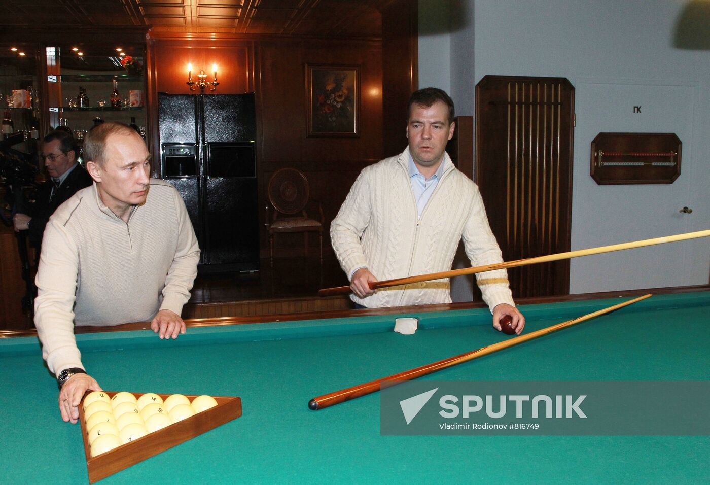 Dmitry Medvedev and Vladimir Putin hold informal meeting