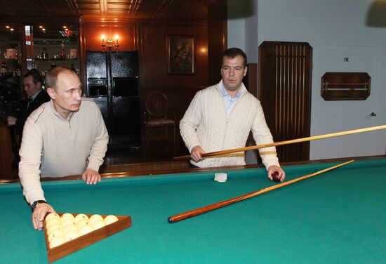 Dmitry Medvedev and Vladimir Putin hold informal meeting