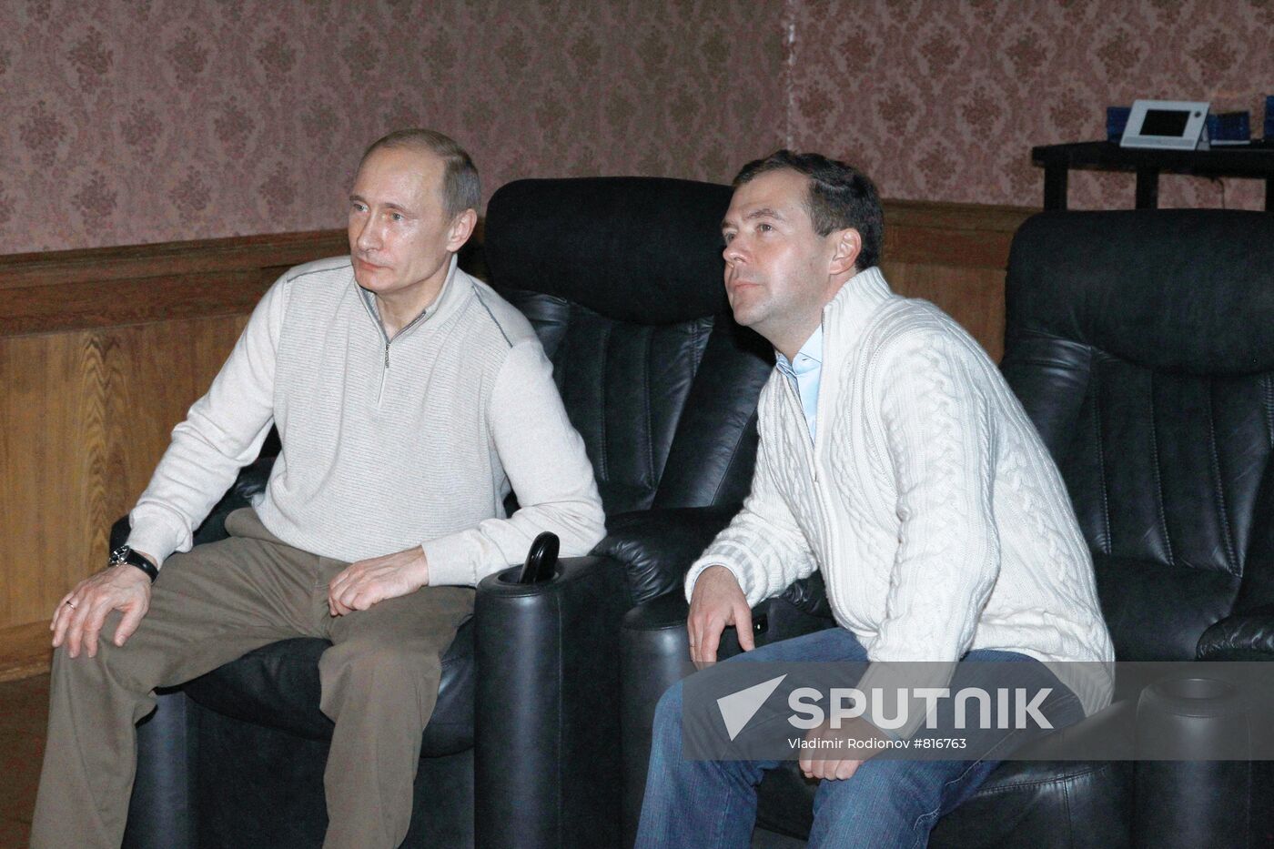 Dmitry Medvedev and Vladimir Putin hold informal meeting