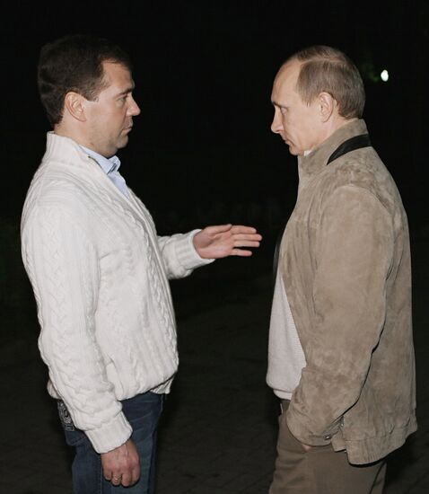 Dmitry Medvedev and Vladimir Putin hold informal meeting
