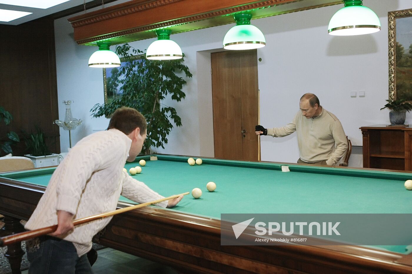 Dmitry Medvedev and Vladimir Putin hold informal meeting
